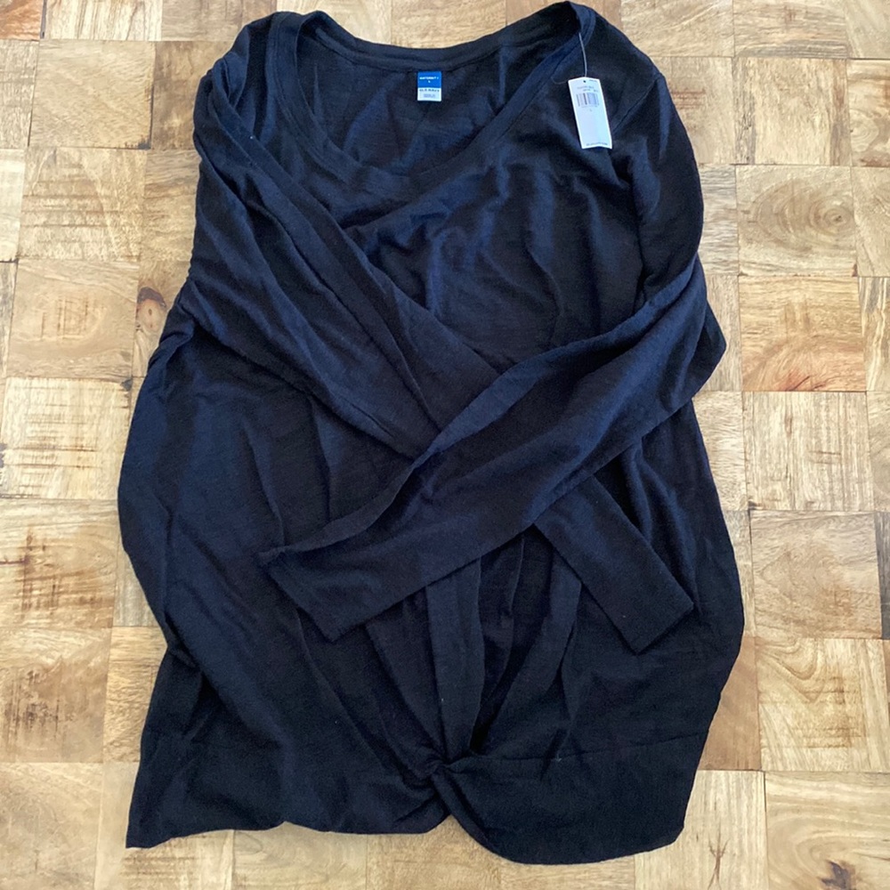 Maternity twist knot top